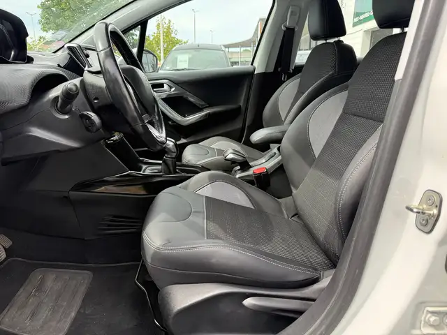 Peugeot 2008 view 10