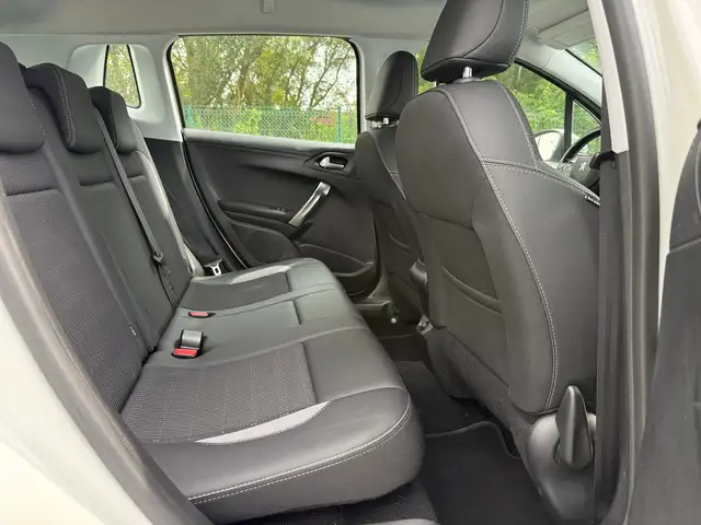 Peugeot 2008 view 13