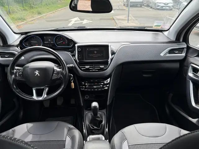 Peugeot 2008 view 9