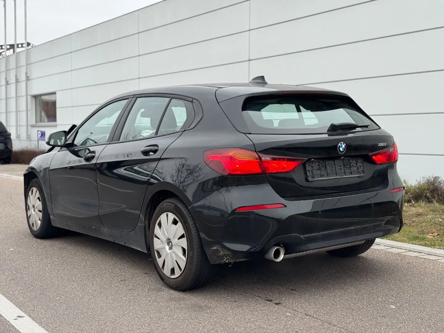 BMW 116 i Steptronic Limousine LiveCockpit|PDC|SHZ Schwarz - 1