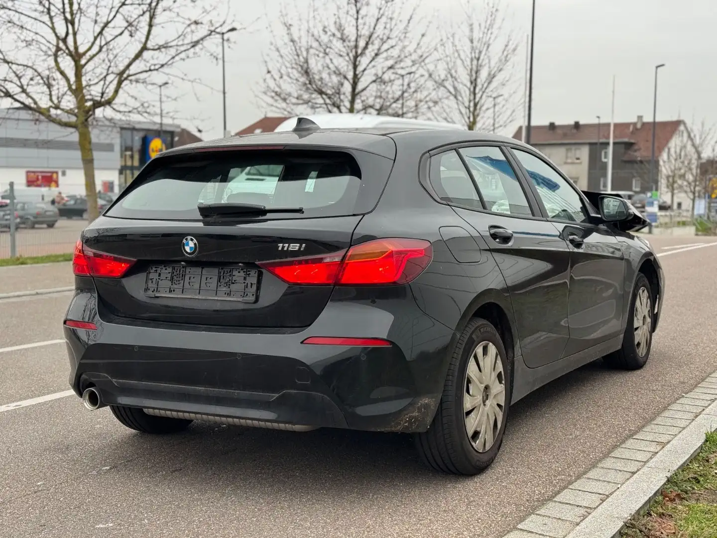 BMW 116 i Steptronic Limousine LiveCockpit|PDC|SHZ Schwarz - 2