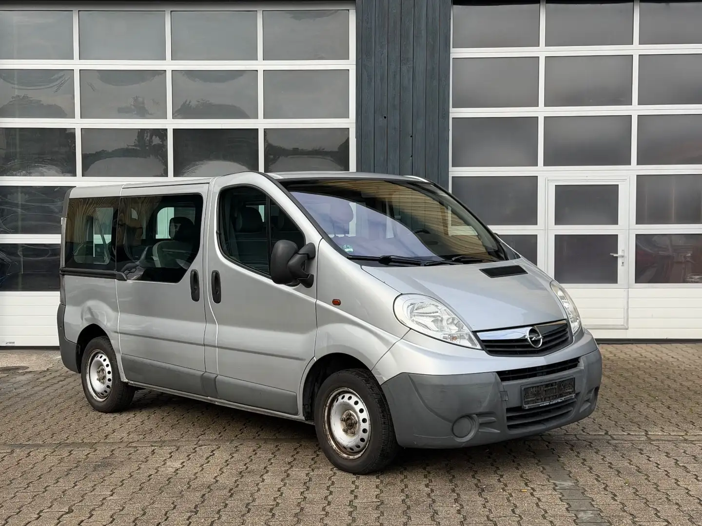 Opel Vivaro Kasten/Kombi L1H1 2,7t/Klima/AHK/9-Sitz. Silber - 2