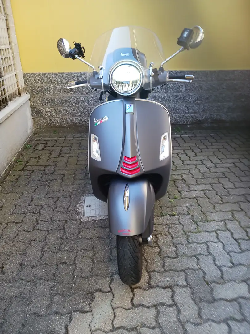 Piaggio GTS 300 Сірий - 2