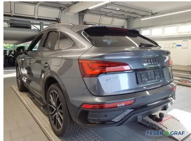 Audi Q5 view 2