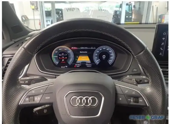 Audi Q5 view 8