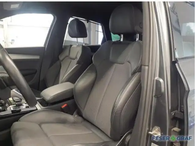 Audi Q5 view 4