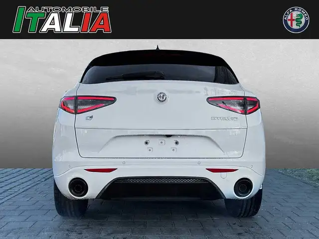 Alfa Romeo Stelvio view 4