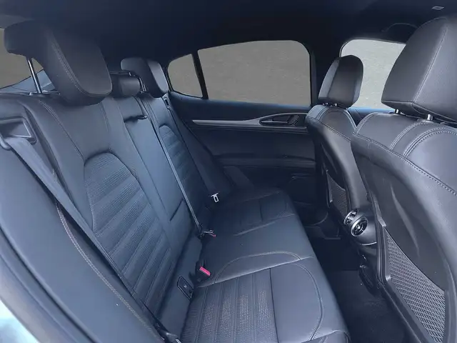 Alfa Romeo Stelvio view 8