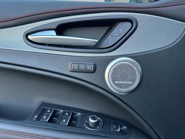 Alfa Romeo Stelvio view 14