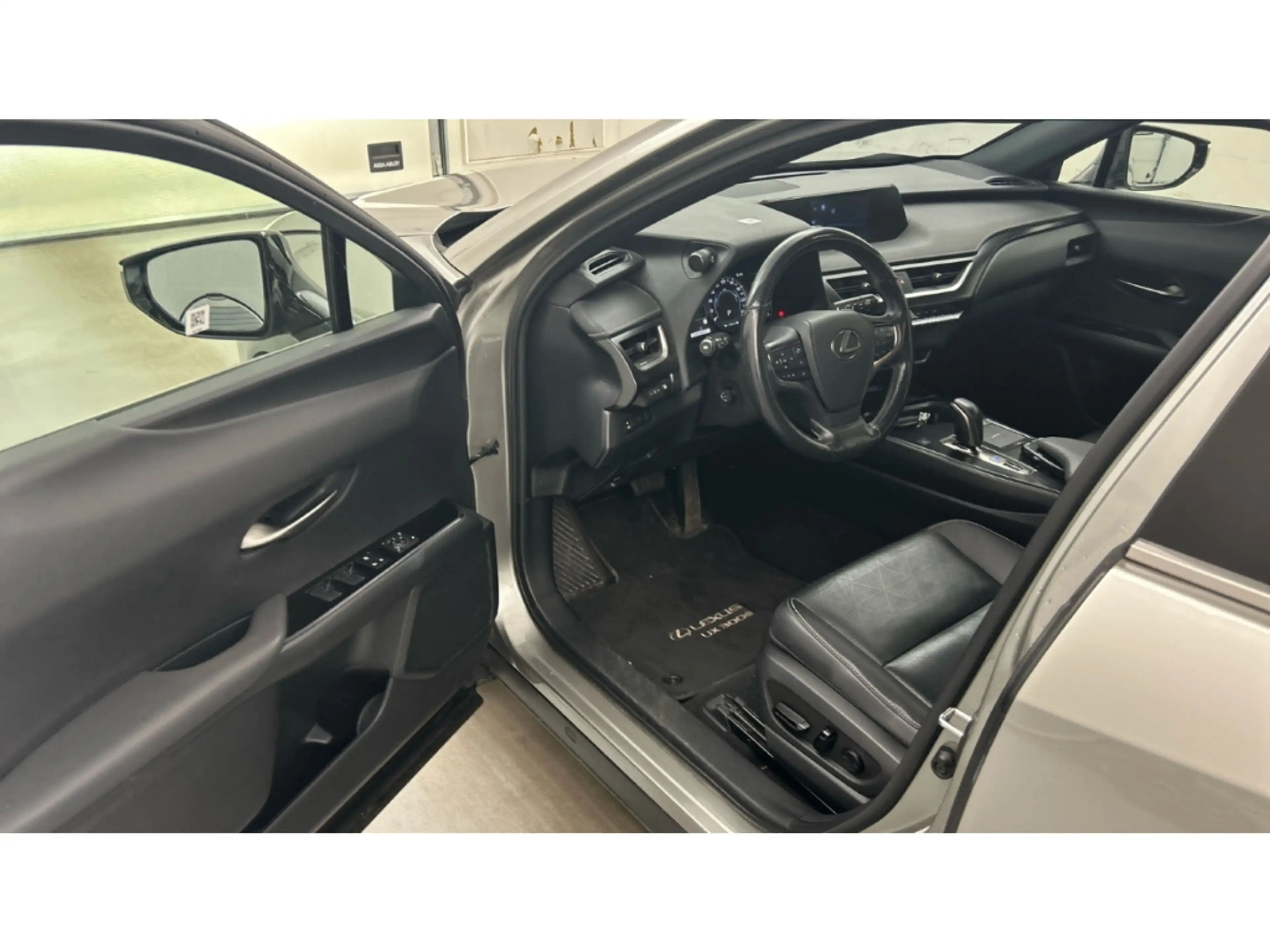 Lexus UX 300e Luxury Line Kamera Navi LED Leder Sitzklima — photo 5
