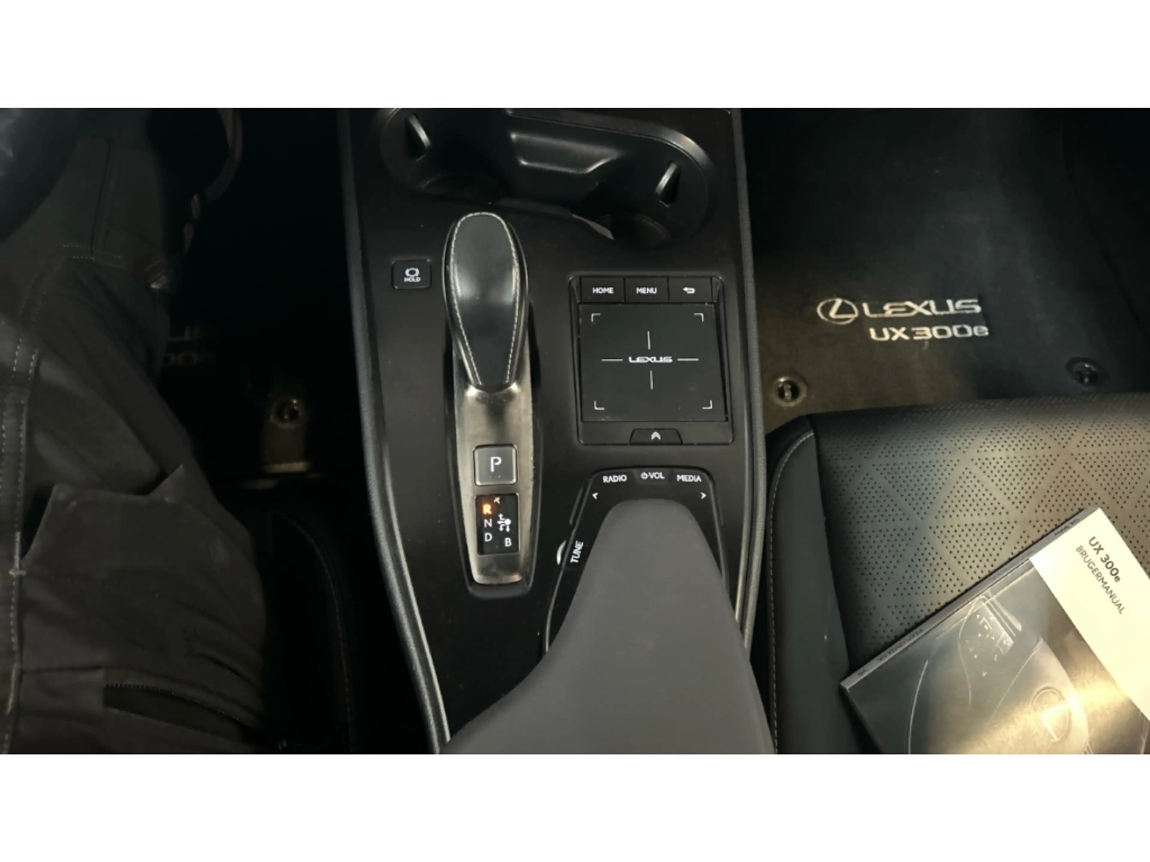 Lexus UX 300e Luxury Line Kamera Navi LED Leder Sitzklima — photo 11