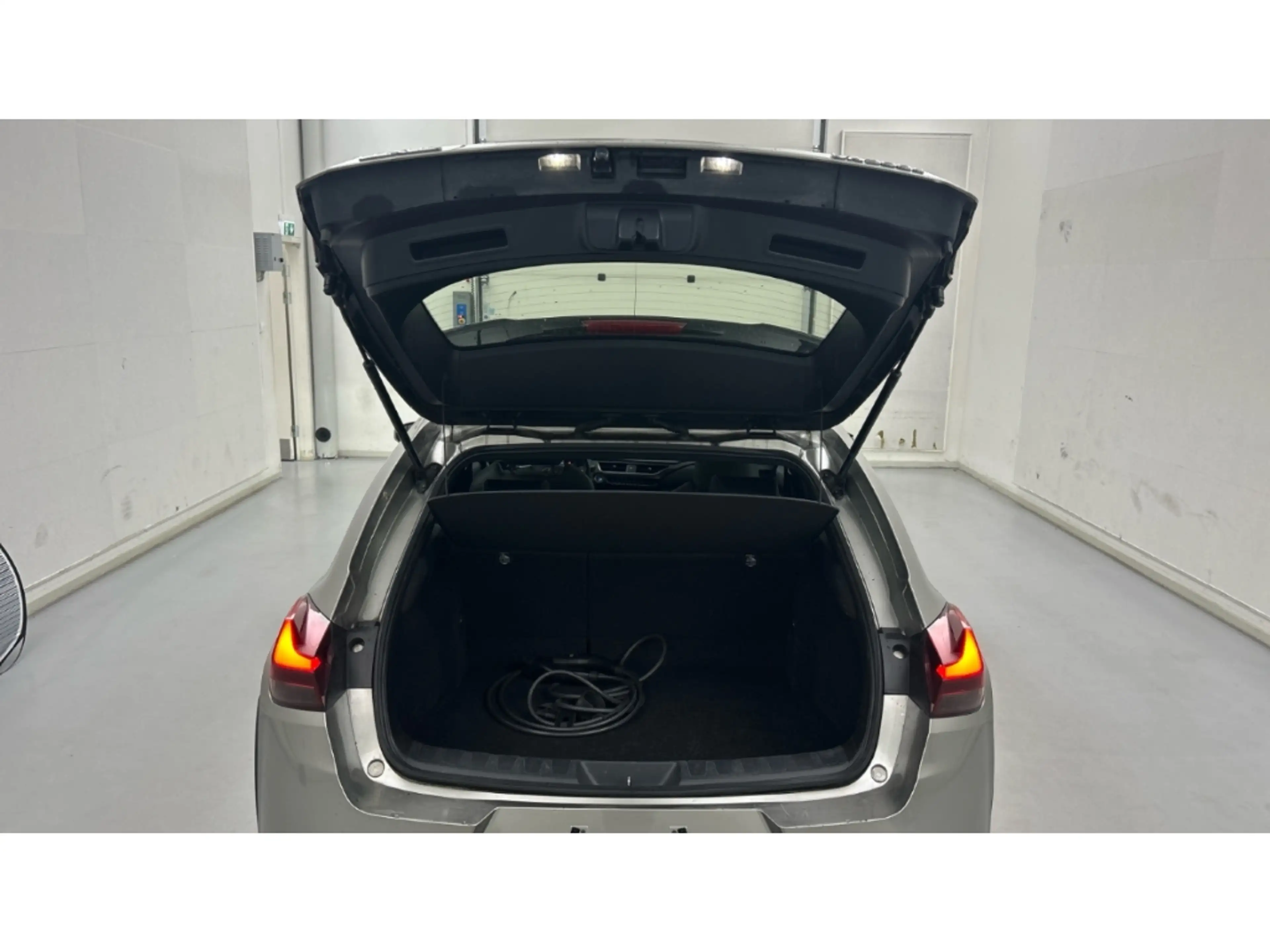 Lexus UX 300e Luxury Line Kamera Navi LED Leder Sitzklima — photo 14
