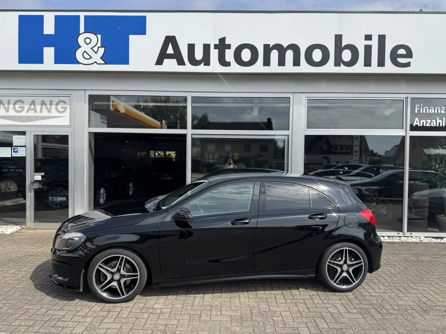 Mercedes-Benz A 220 BiXenon Navi Leder H&K Kamera Schwarz - 1