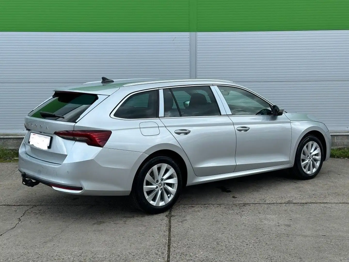 Skoda Octavia Combi 2.0 TDI 85kW Selection AHK Kamera Argento - 2