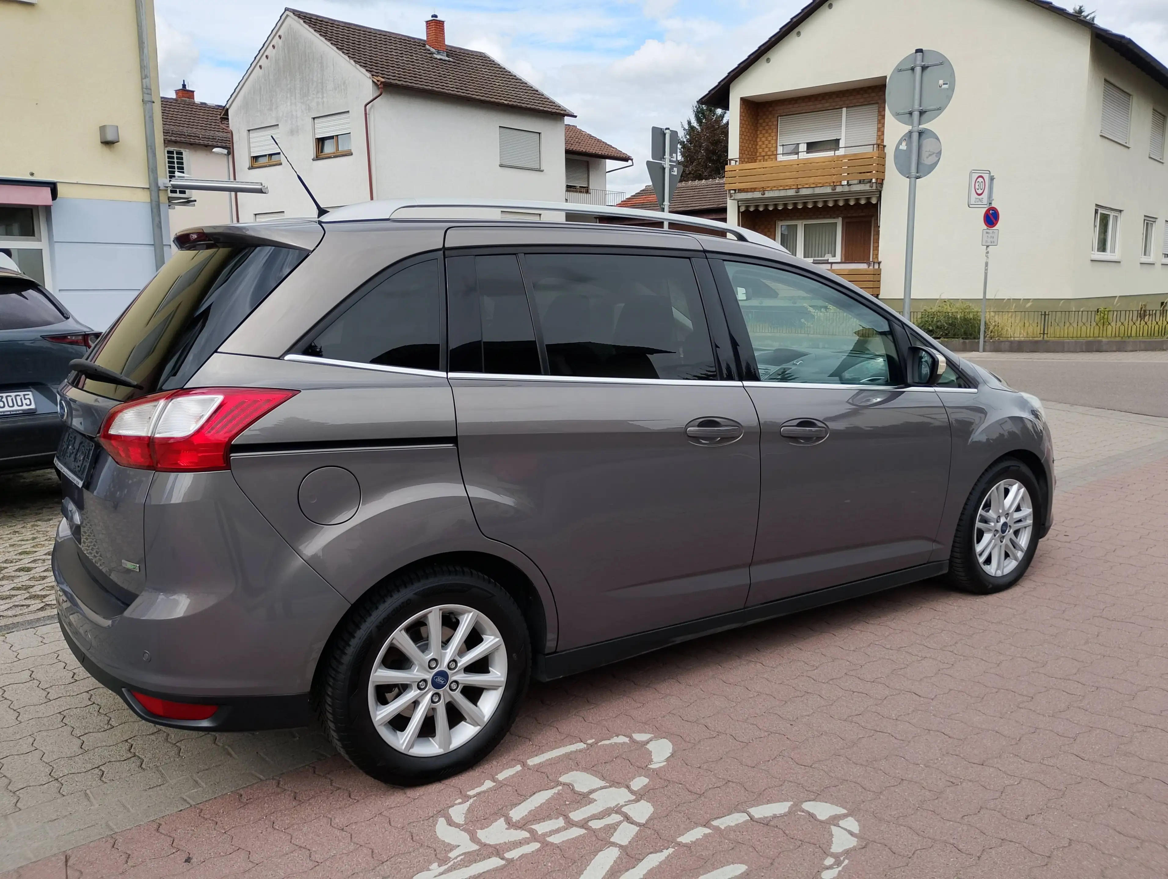 Ford Grand C-Max Titanium — photo 6