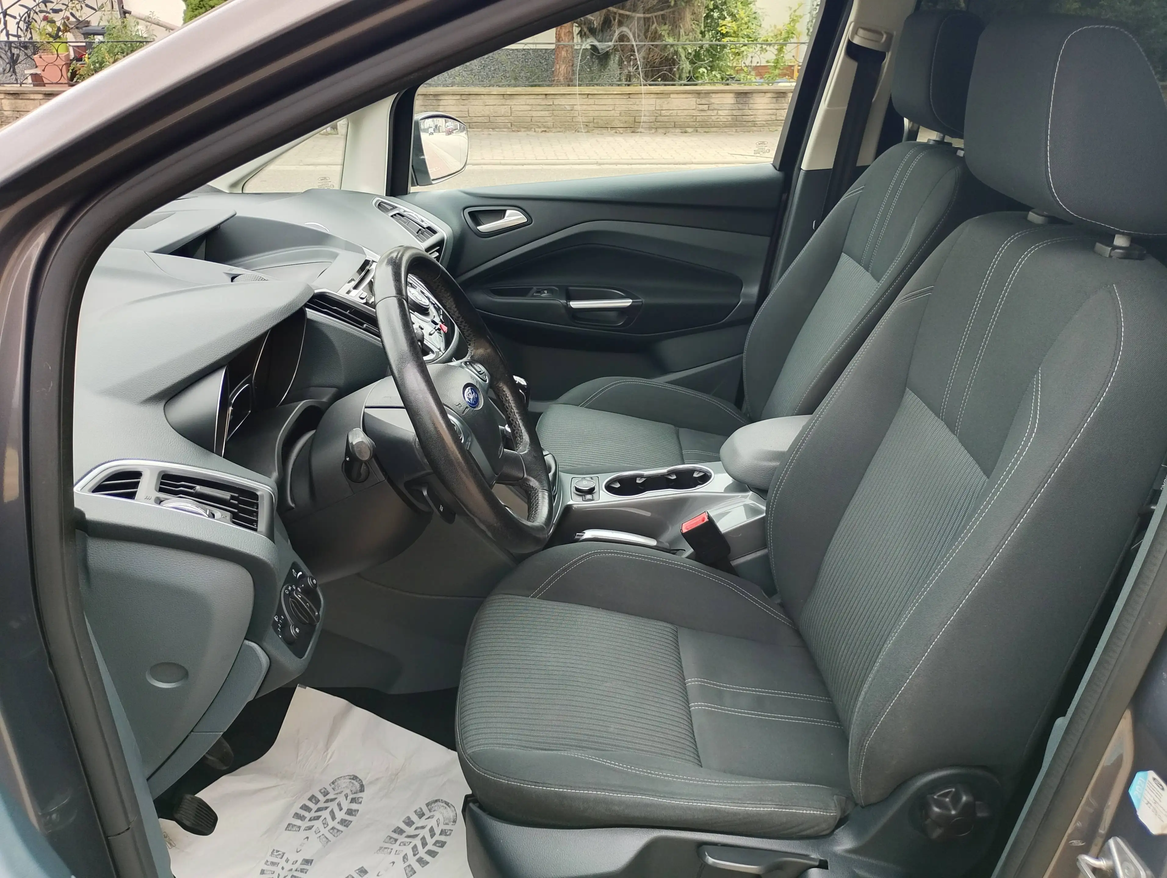 Ford Grand C-Max Titanium — photo 8