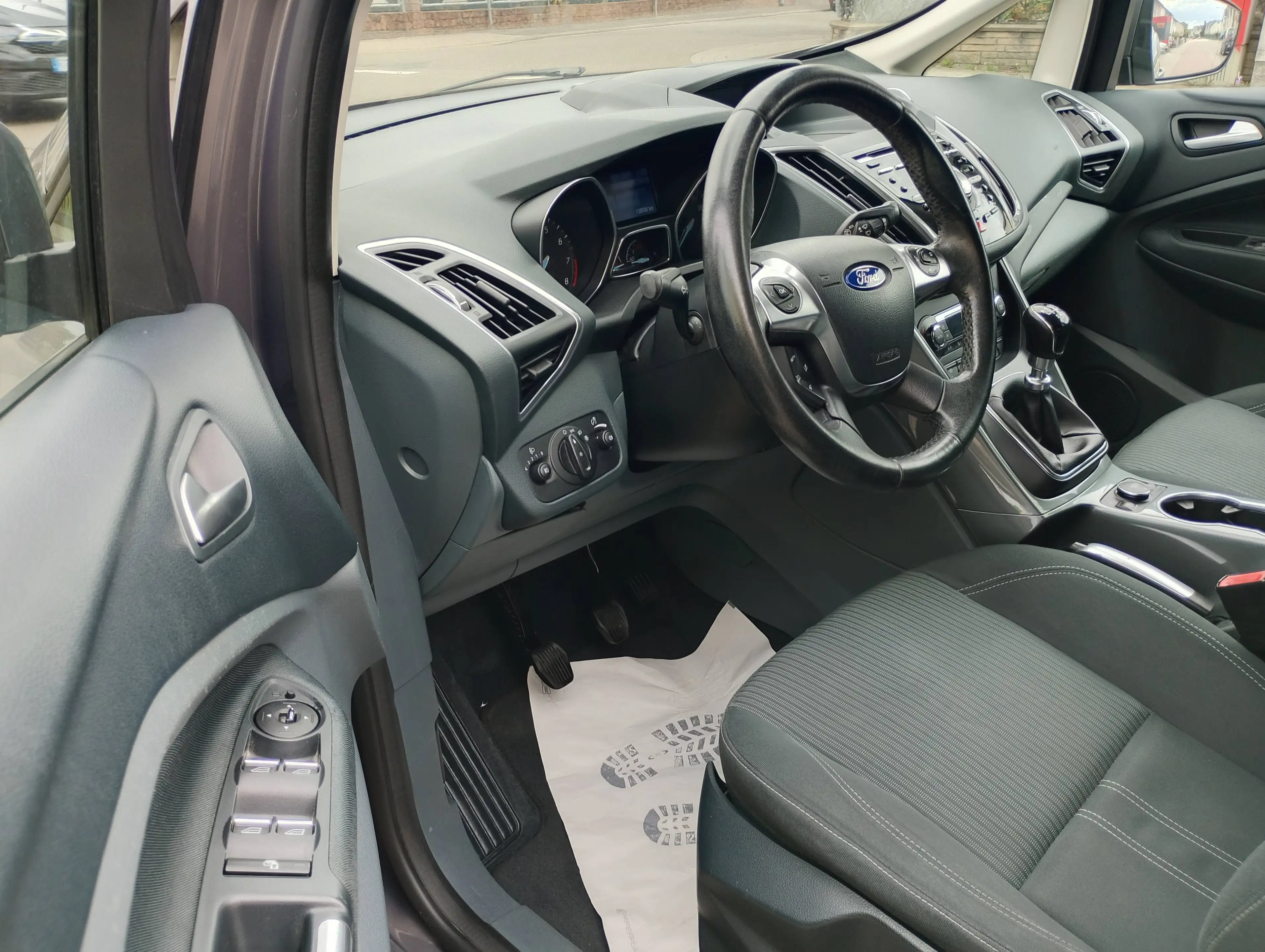 Ford Grand C-Max Titanium — photo 7