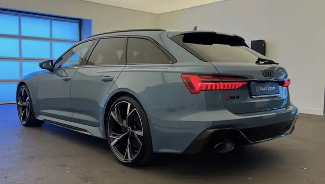 Audi RS6 Avant view 3