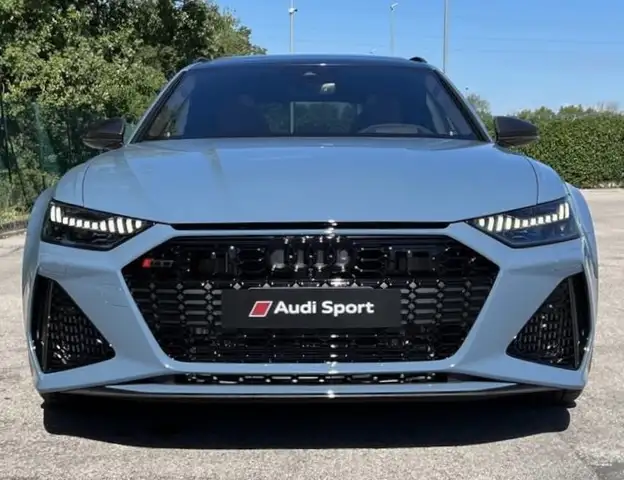 Audi RS6 Avant view 10