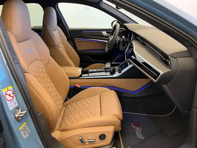 Audi RS6 Avant view 8