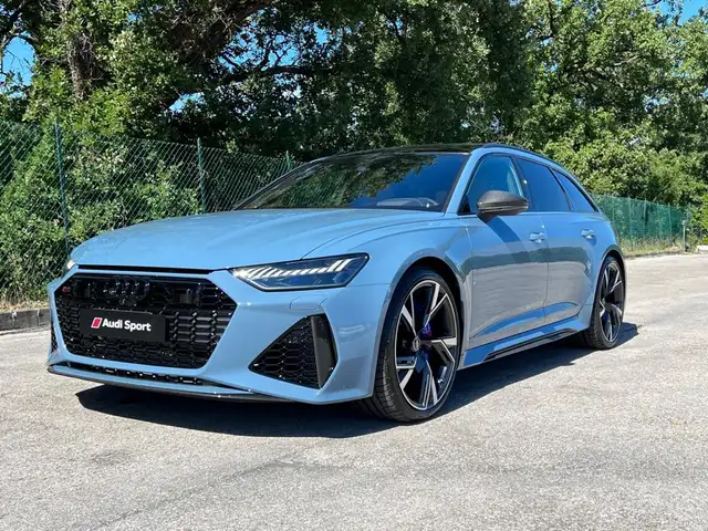 Audi RS6 Avant view 5