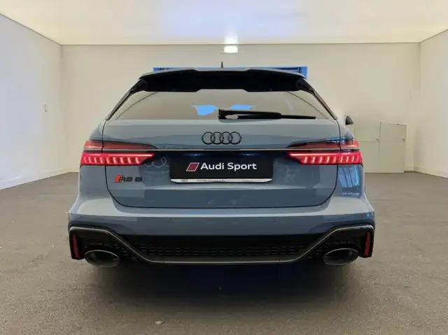 Audi RS6 Avant view 4