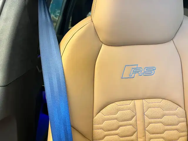 Audi RS6 Avant view 9