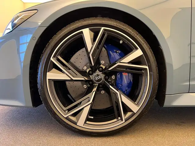 Audi RS6 Avant view 13
