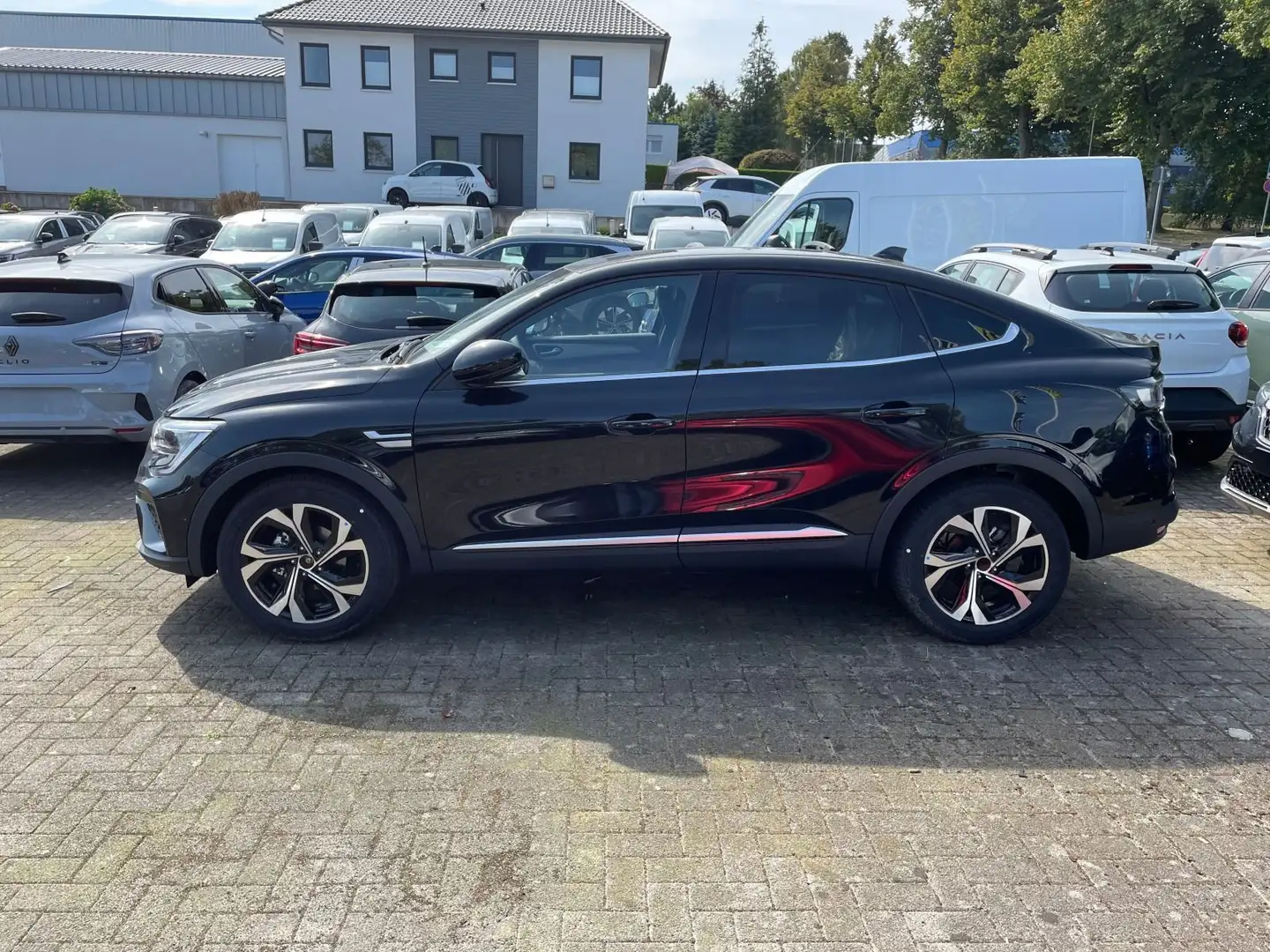 Renault Arkana Techno TCe140 EDC  Automatik Schwarz - 2