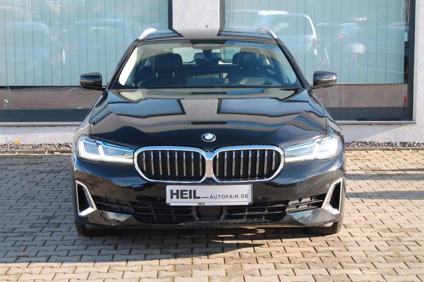 BMW 540 d xDrive Touring Luxury*NAVI*ACC*AHK*PANO* Schwarz - 2