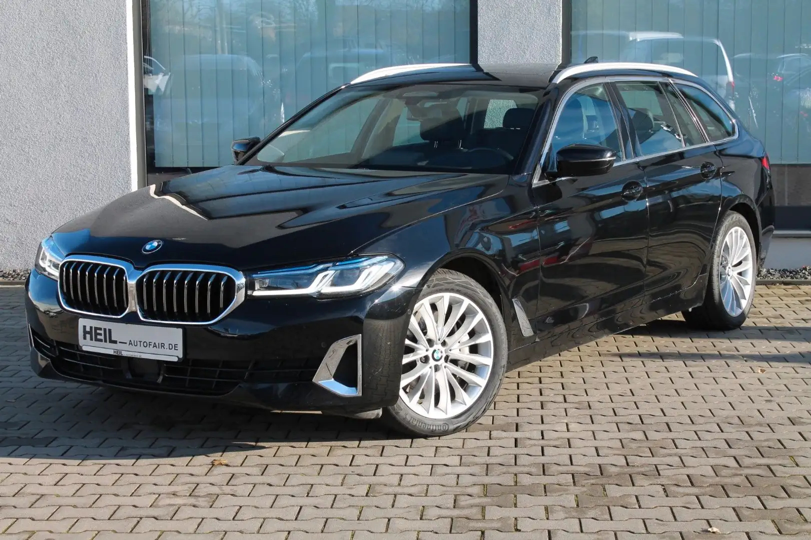 BMW 540 d xDrive Touring Luxury*NAVI*ACC*AHK*PANO* Schwarz - 1