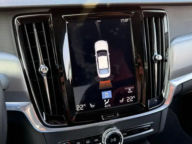 Volvo S90 view 29