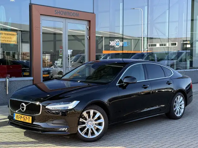 Volvo S90 view 3