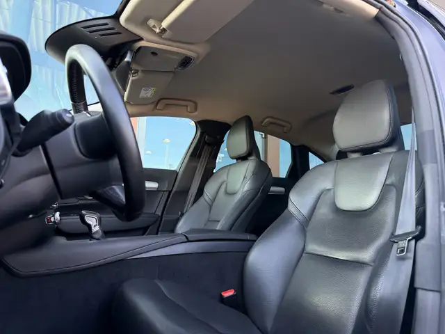 Volvo S90 view 5