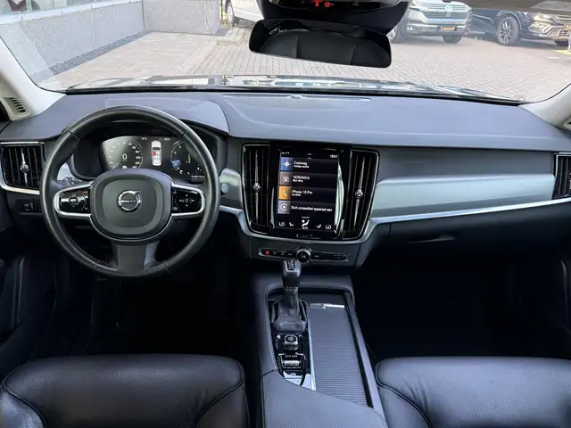 Volvo S90 view 18