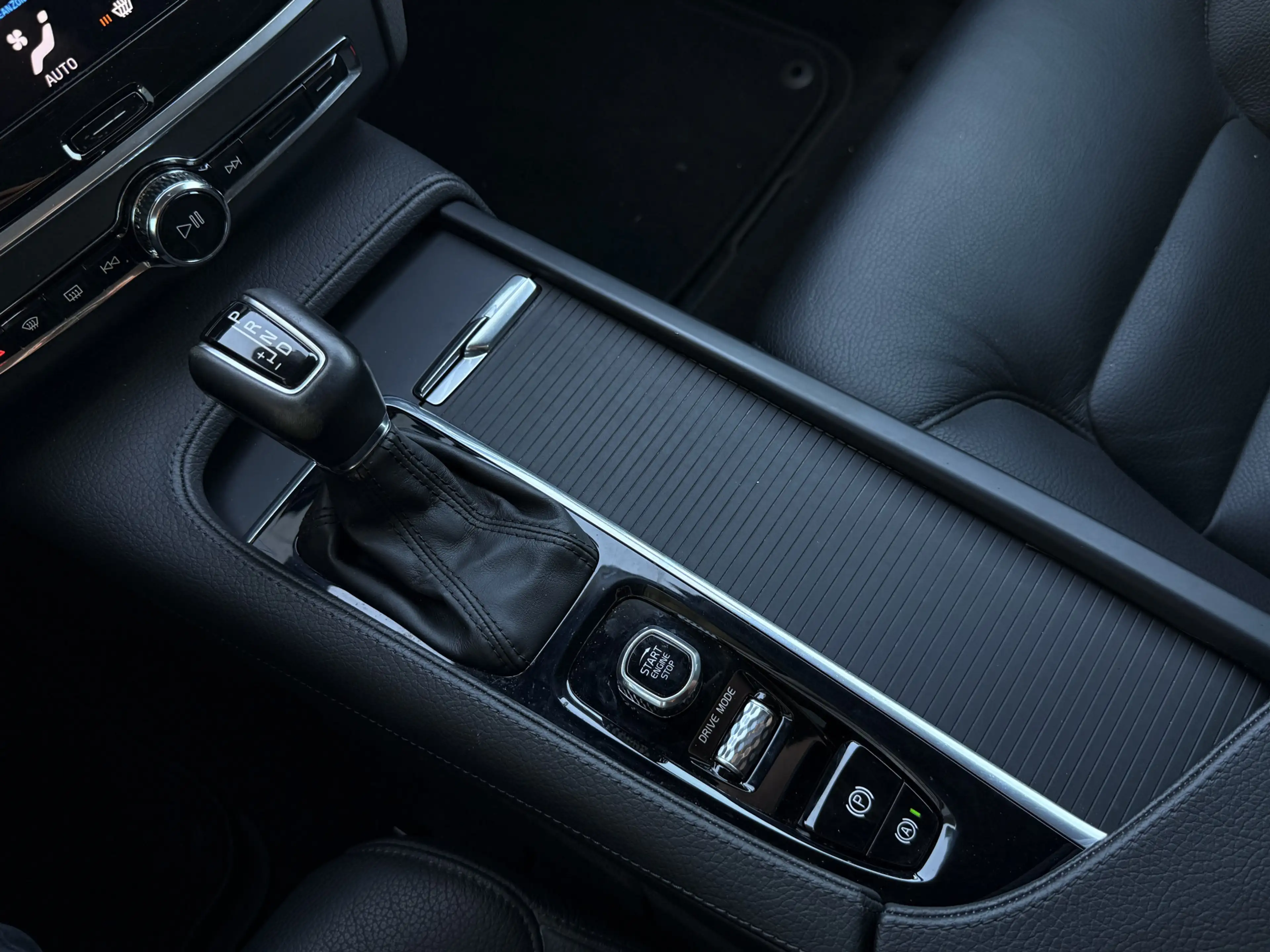 Volvo S90 2.0 T4 Momentum | Leder | Parkeersensor | ACC | Ap — photo 38