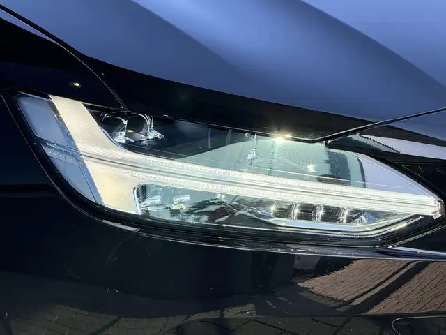 Volvo S90 view 10