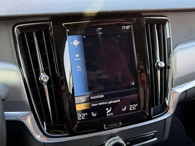 Volvo S90 view 27