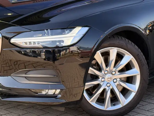 Volvo S90 view 4