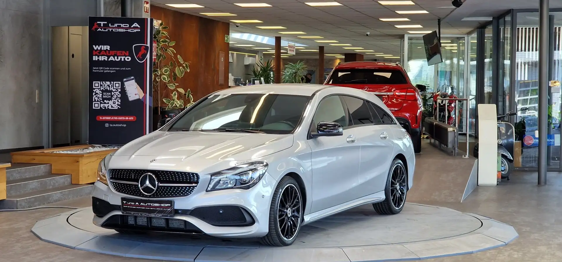 Mercedes-Benz CLA 200 Shooting Brake AMG-Paket Aut. *Navi*Kamera*LED* Silber - 1