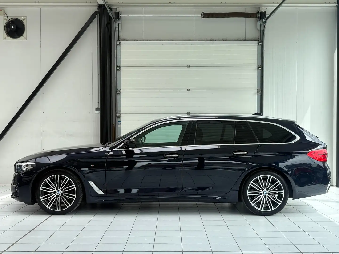 BMW 520 Touring 520 dA *PACK M*XENON*CUIR*LED*CAMERA* Bleu - 2