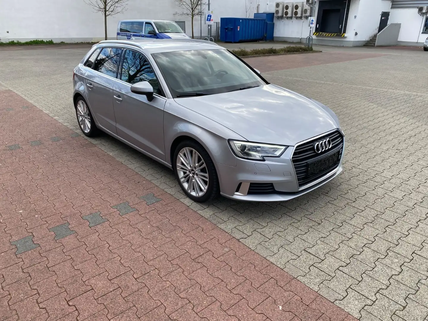 Audi A3 2.0 TDI Sportback/Digitaler Tacho/18" Alu Gris - 2