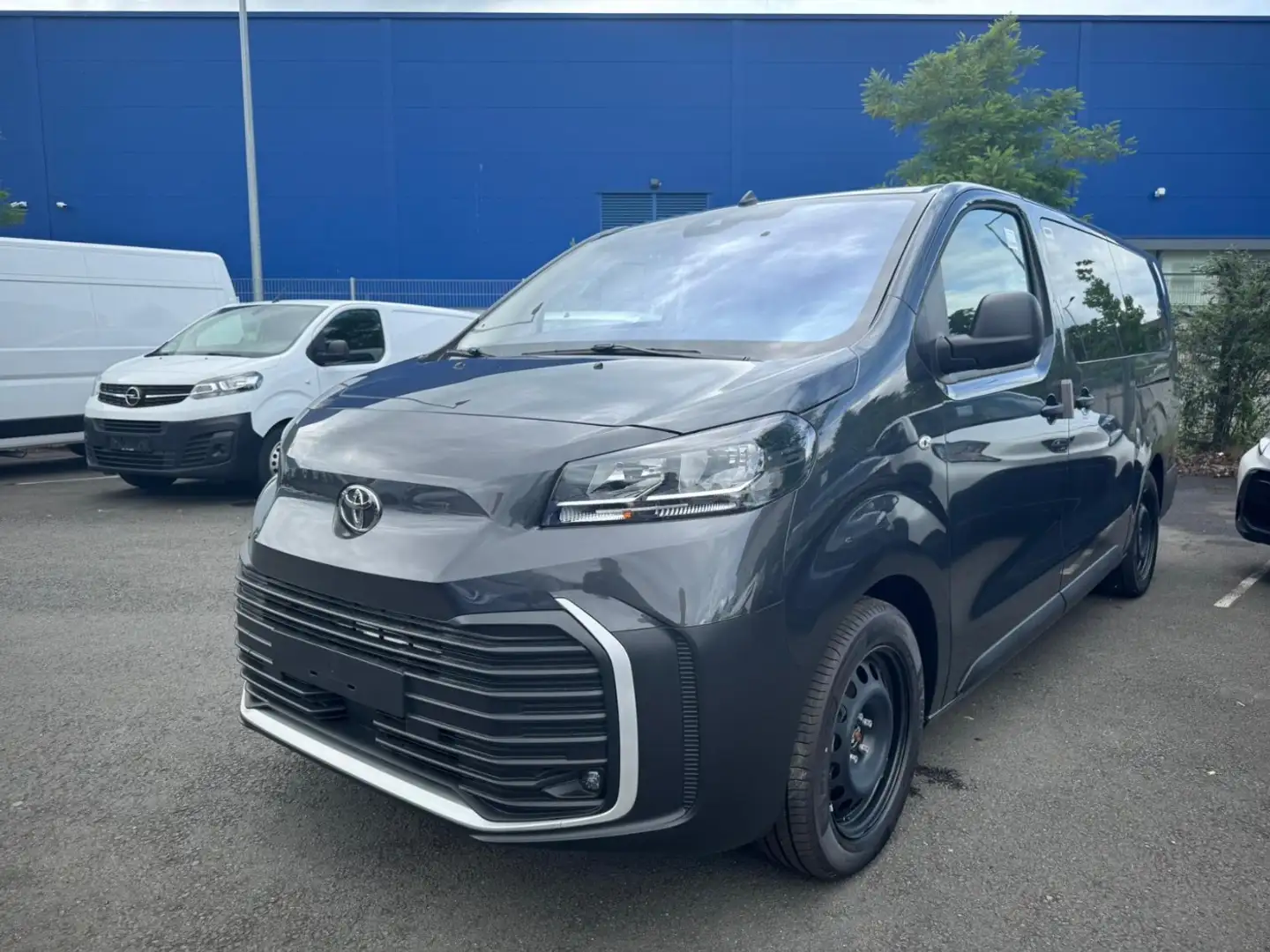 Toyota Proace Verso 2.0 D-4D L2 S/S Comfort 9-Sitzer Grau - 2