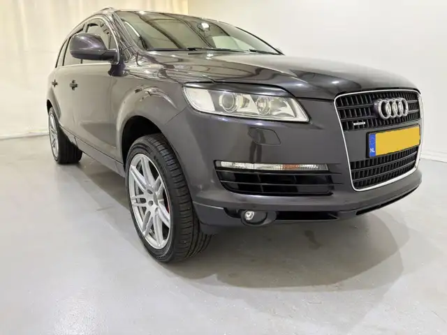 Audi Q7 4.2 FSI QUATTRO 5+2 Design