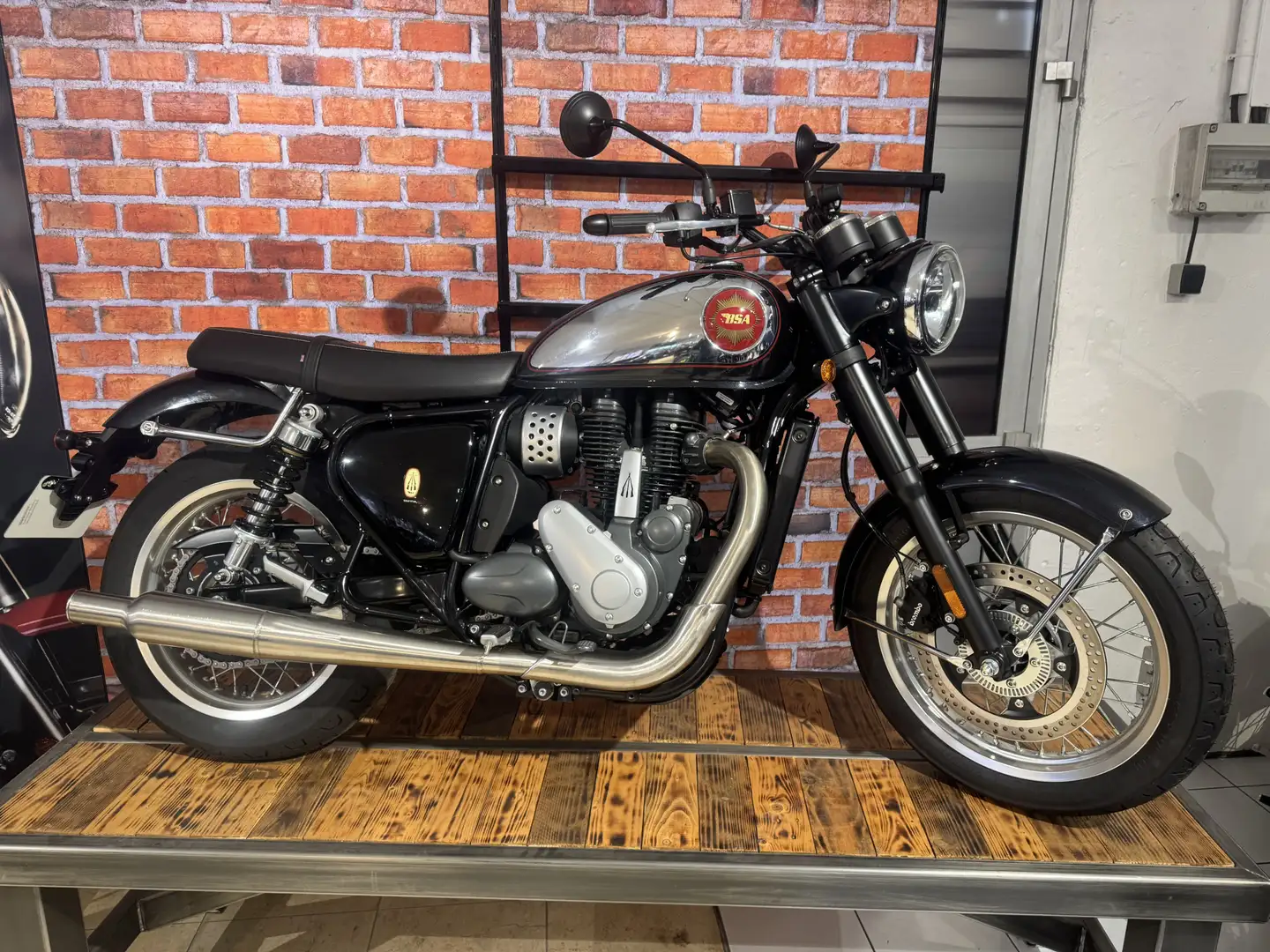 BSA Gold Star Noir - 1