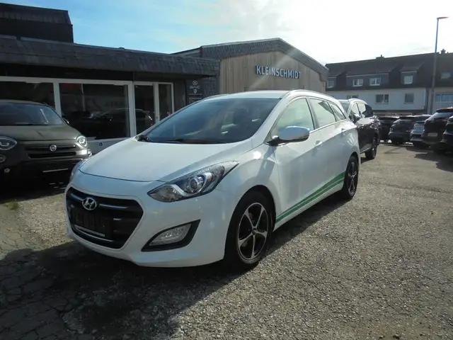 Hyundai i30 1.4 Trend Kombi wenig KM gepflegt