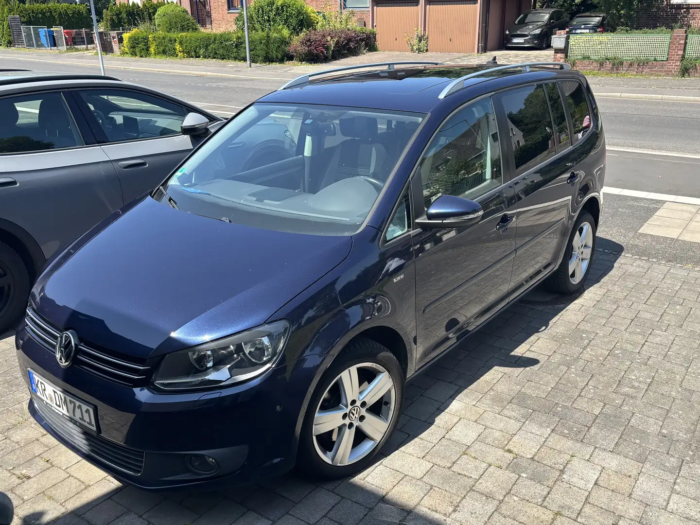 Volkswagen Touran Life, DSG, Panorama Dach, 7 Sitze Blau - 1