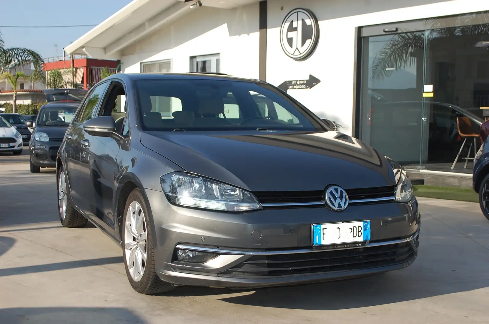 Volkswagen Golf 5p 1.6 tdi Highline 115CV Uff Italy Navi Clima USB Grigio - 1
