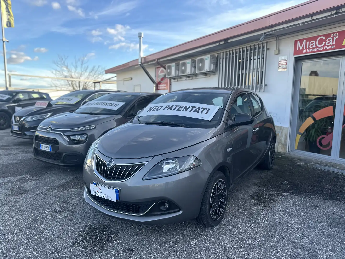 Lancia Ypsilon 1.0 firefly hybrid Gold s&s 70cv Grigio - 1