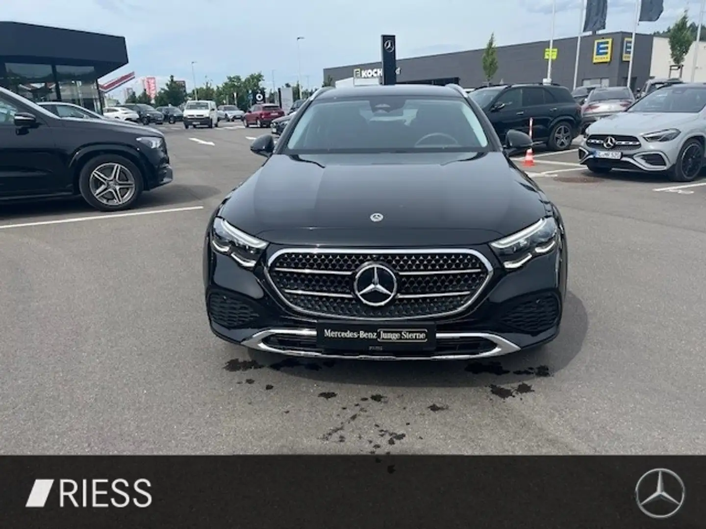 Mercedes-Benz E 220 d 4M T  All Terrain Standh AHK Distr W-Paket Schwarz - 2